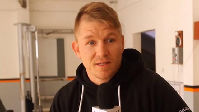 VIDÉO. Pro D2 - Josh Valentine exclu après avoir remis le nez de Lucas Bachelier en place avec son coude 