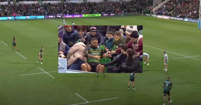 VIDEO. Comme dans son salon, Salakaia-Loto finit assis au milieu des supporters en plein match