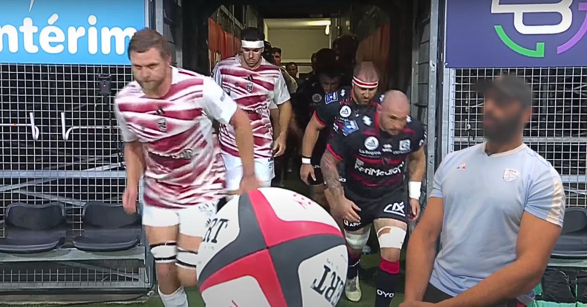 TRANSFERT. Deux clubs différents officialisent l'arrivée du même joueur !