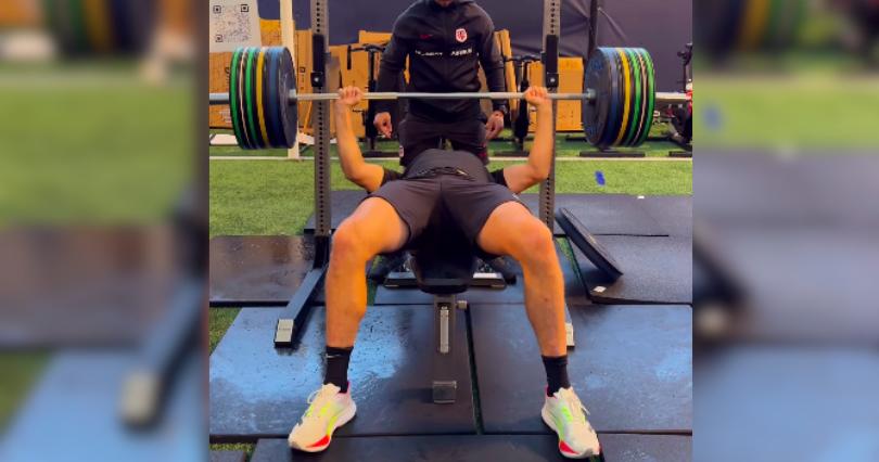 VIDEO. 140kg les doigts dans le nez : Reprise de la MUSCUU en douceur pour le soldat François Cros